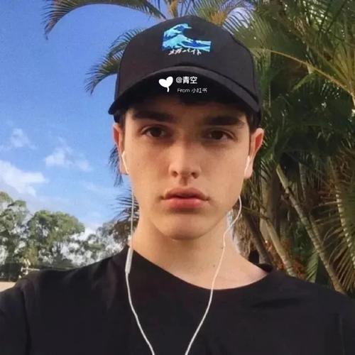 6686体育海外作者Esme