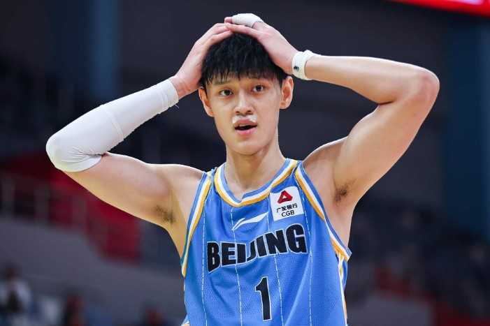媒体人：曾凡博截止目前有5支NBL球队接触过并提供报价